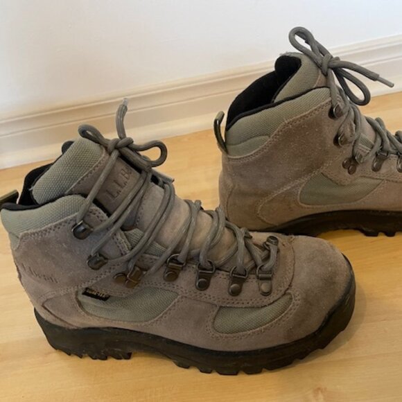 Ladies 7 wide LL Bean Hiking Boots - Picture 3 of 4